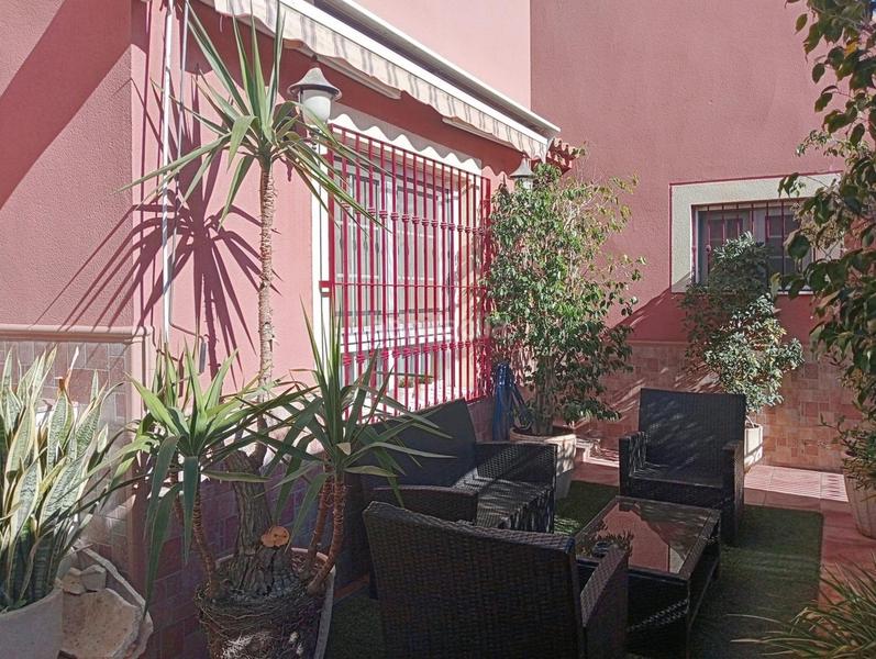 Foto 997a9f74-5327-421c-b488-55e84a49705e. Semi detached house with parking in El Alquián Almería