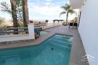 Rent House in Coín. Chalet independiente en urbanización