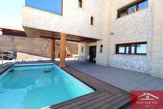 Location Maison  Hebe. Lujoso chalet en urbanización