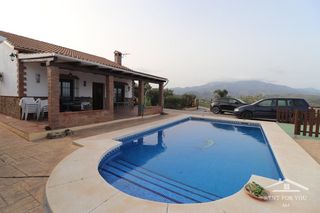 Rent House in Coín. Chalet independiente en el campo