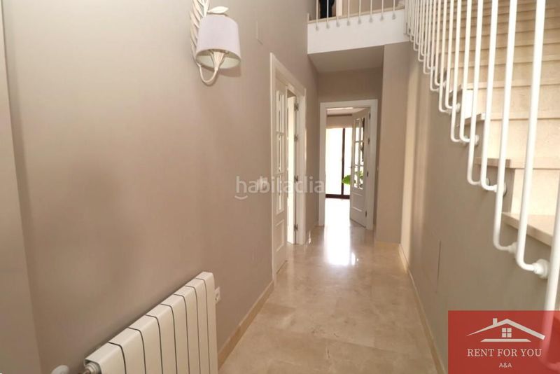 Foto 044dbaee-0a25-4988-963f-16e2cdeab277. Alquiler casa magnífico chalet en urbanización privada en Coín