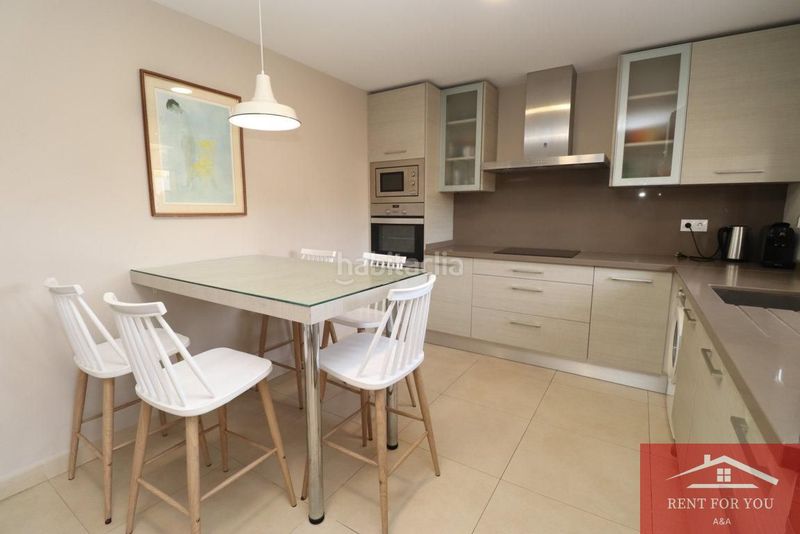 Foto 0b119957-f5d3-4e45-b32d-1c52152d62ff. Alquiler casa magnífico chalet en urbanización privada en Coín