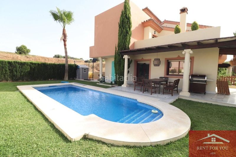 Foto 5ce84f56-c4ee-43a4-9f43-fe87fb5a870e. Alquiler casa magnífico chalet en urbanización privada en Coín