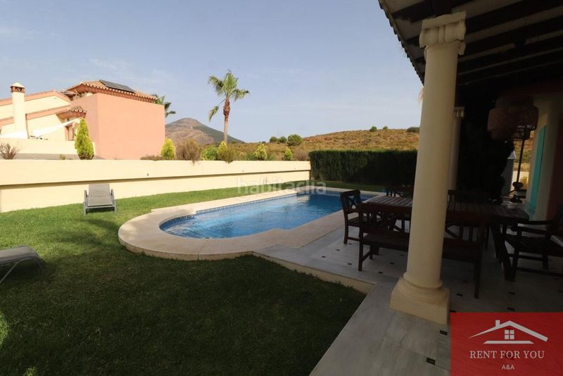 Foto 5d5017a0-065a-40ca-9a65-ac3eea941644. Alquiler casa magnífico chalet en urbanización privada en Coín