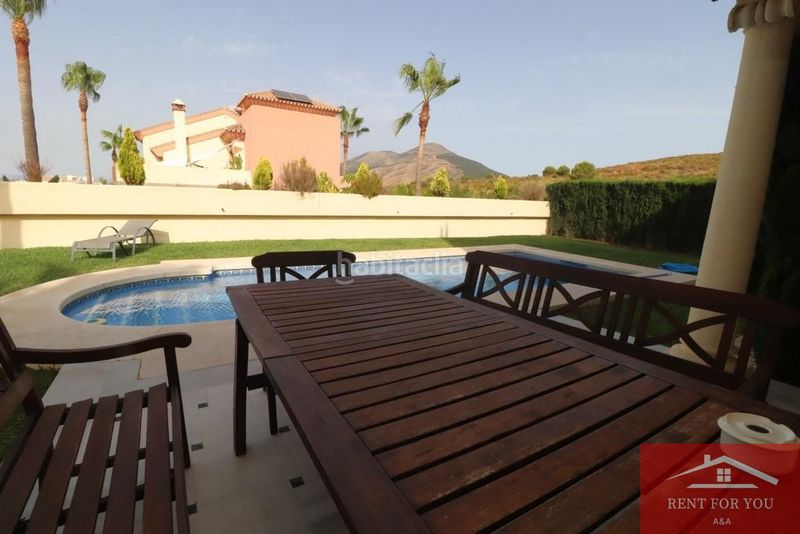Foto 6953f8d2-6539-4e53-8ca0-eb5ad809392e. Alquiler casa magnífico chalet en urbanización privada en Coín