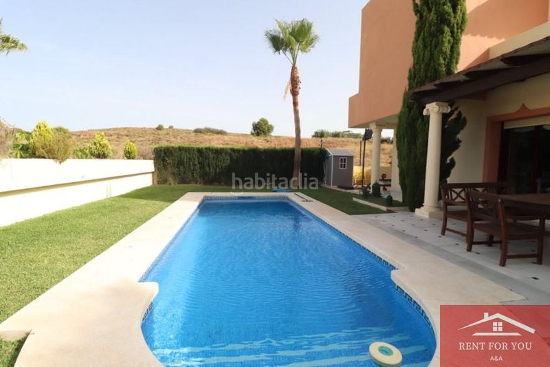 Foto b11c14c4-d9b6-4528-b2d9-3c9784834fd8. Alquiler casa magnífico chalet en urbanización privada en Coín