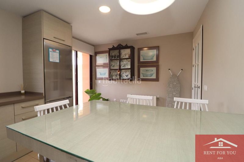 Foto b2a650b8-baa0-4d46-a6db-8b472132c603. Alquiler casa magnífico chalet en urbanización privada en Coín