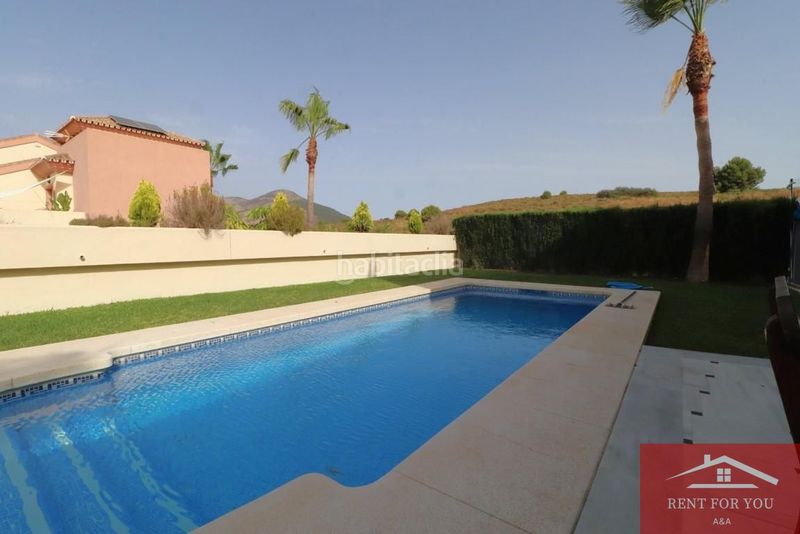 Foto b58e7836-276c-4691-973a-529c2c09aff8. Alquiler casa magnífico chalet en urbanización privada en Coín