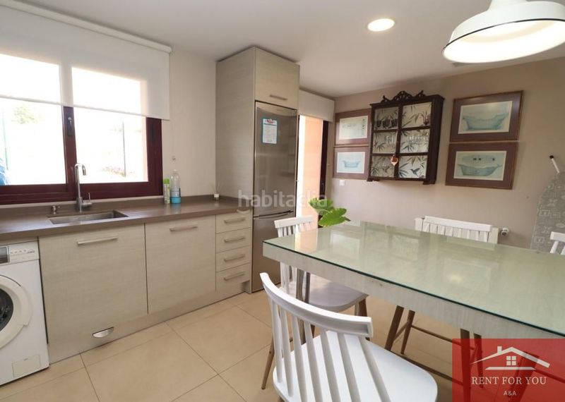 Foto bccf6be4-eeb9-482f-8cd6-4095cdcbd2a4. Alquiler casa magnífico chalet en urbanización privada en Coín