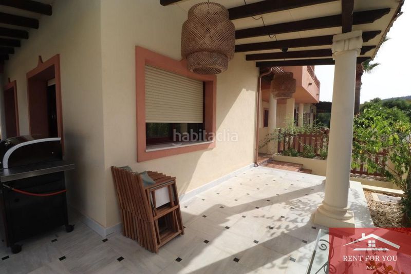 Foto c9fae193-0cec-459b-bef6-74595fa2f017. Alquiler casa magnífico chalet en urbanización privada en Coín