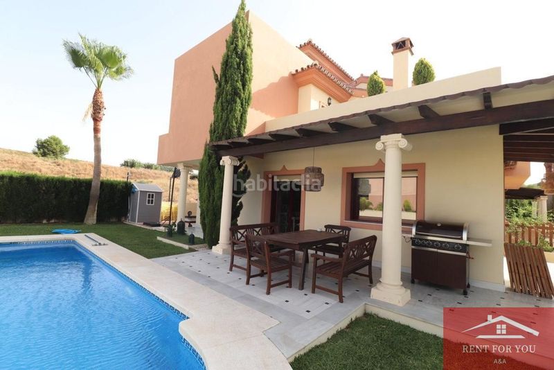 Foto cadc9aca-4ed9-43e6-bf59-e25a6acdca36. Alquiler casa magnífico chalet en urbanización privada en Coín