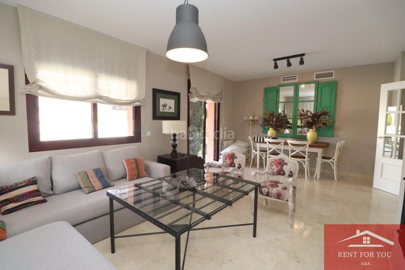 Foto cbc8ecc6-1a53-4cce-83c6-e15d2e434c3c. Alquiler casa magnífico chalet en urbanización privada en Coín