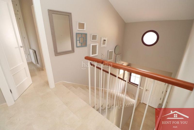 Foto ced52bd4-1763-4e79-bc00-cc93a93c812b. Alquiler casa magnífico chalet en urbanización privada en Coín