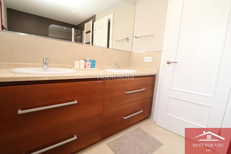 Foto ddc93ecf-6b55-4110-8ff5-c90fb9e53d44. Alquiler casa magnífico chalet en urbanización privada en Coín