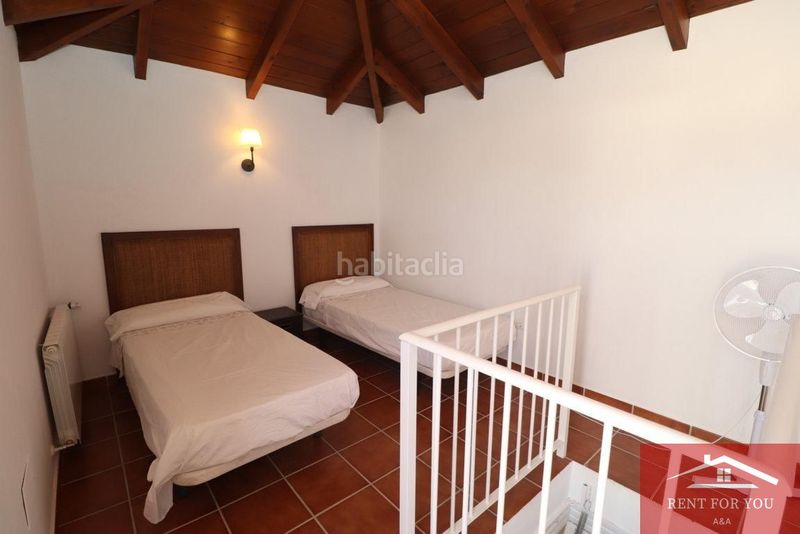 Foto f4c810d6-c903-4d91-ba7a-b3c20f58bee0. Alquiler casa magnífico chalet en urbanización privada en Coín