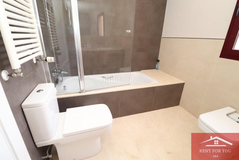 Foto faa247fe-1ef9-48a6-b0bc-10a5d2d97494. Alquiler casa magnífico chalet en urbanización privada en Coín