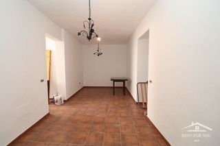 Lloguer Planta baixa a Centro. Planta baja en casco histórico