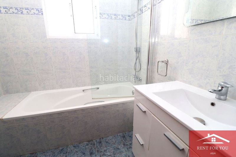 Foto 485f06c5-b858-40ab-ae5c-4cfa46fb4466. Rent house with parking in Coín