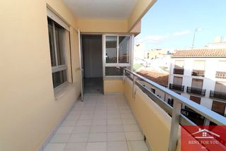 Rent Flat in Coín. Piso de gran amplitud en pleno centro