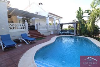 Rent House in Centro. Lujoso chalet independiente en urbanización