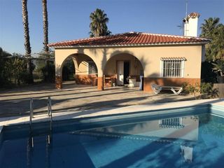 Rent House in Alquería-Torrealquería. Chalet independiente en alquiler