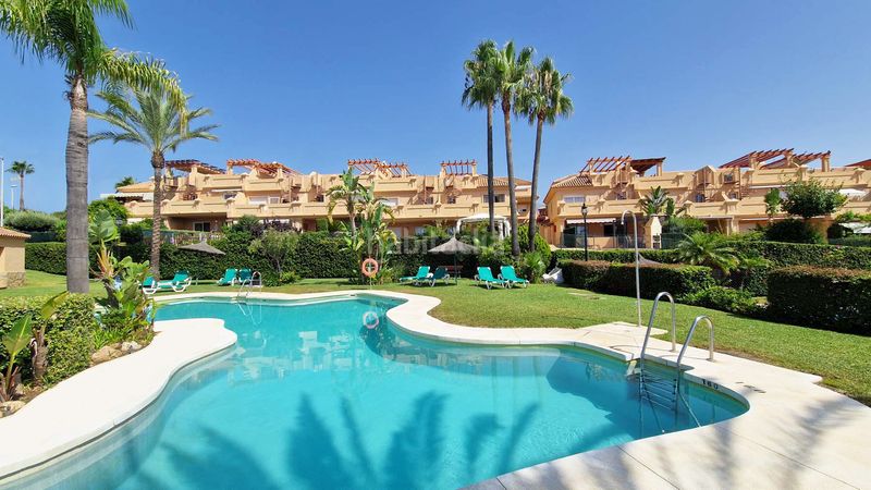 Foto 30705e3a-7158-49a6-9419-d7748e2528c8. Casa adossada amb piscina a Buenas Noches Estepona