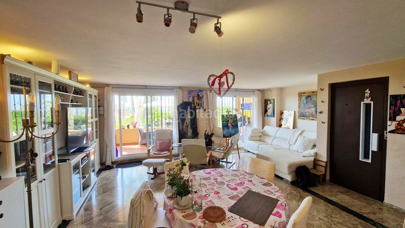 Foto 673ab590-b3c5-482a-af3e-f8eb46fe0707. Casa adossada amb piscina a Buenas Noches Estepona
