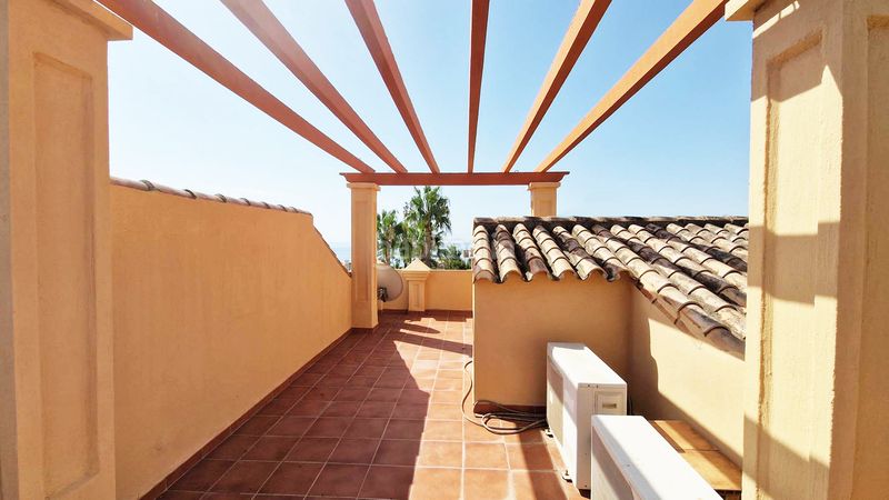 Foto e4e43204-10c3-4ce2-bbfc-d7795386e0a5. Casa adossada amb piscina a Buenas Noches Estepona