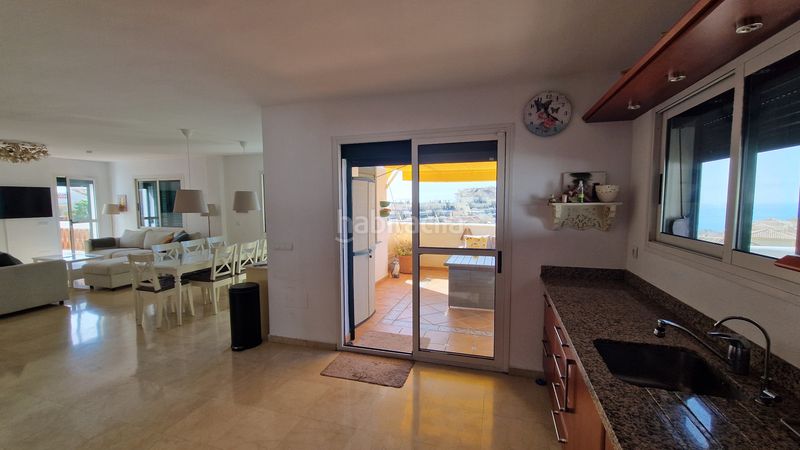 Foto ead8f413-b43c-4195-a41d-8648ed943d75. Ático en calle quilla 7 en Zona Centro Comercial Torrequebrada Benalmádena