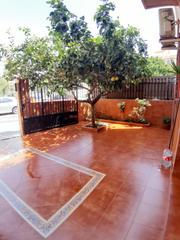 Casa adossada a Calle frascuelo 10. Casa adosada muy cerca de playa