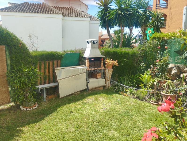 Foto ce004364-43f6-41e4-b18f-d66d931bbd70. Piso bonito bajo con jardin privado en calahonda en Mijas