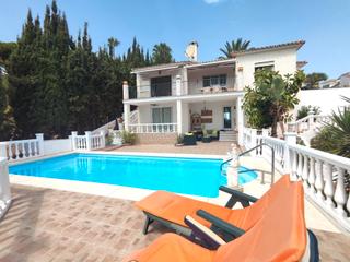 Chalet en Hipódromo - Cerrado del Águila. Bonita villa independiente en cerros del aguila, mijas