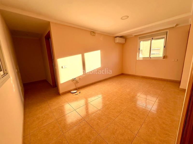 Foto cd65a62f-7fb9-41cc-bc5c-3187fcca9794. Pis a calle cataluña 3 a Centro ciudad Fuengirola