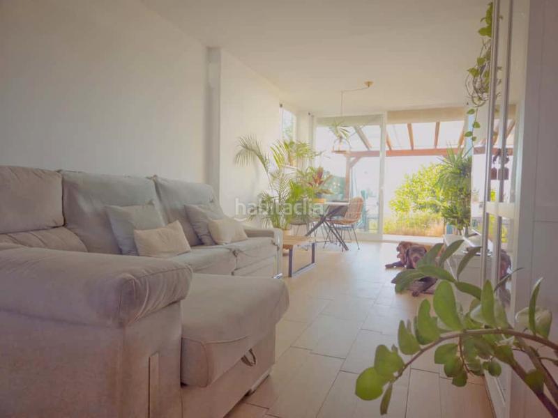 Foto 9e8859e1-d3f4-4a2a-9fb7-8d1ebfc08e18. Pis a calle velez malaga del faro 272 a El Faro de Calaburra - Chaparral Mijas