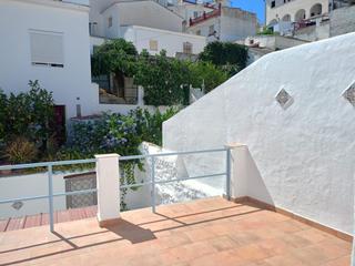 Casa adossada a Alozaina. Encantadora casa reformada en alozaina 3 dormitorios, terraza y