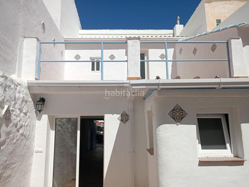 Foto 034a09f8-e691-4021-9b1f-97ccf385e2f4. Casa adosada encantadora casa reformada 3 dormitorios, terraza y patio andaluz a 5 min del centro en Alozaina