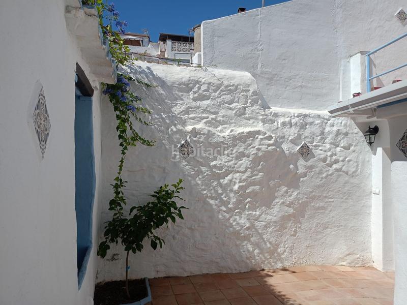 Foto 29b835c1-69ff-436c-b78c-27be709c37dd. Casa adosada encantadora casa reformada 3 dormitorios, terraza y patio andaluz a 5 min del centro en Alozaina