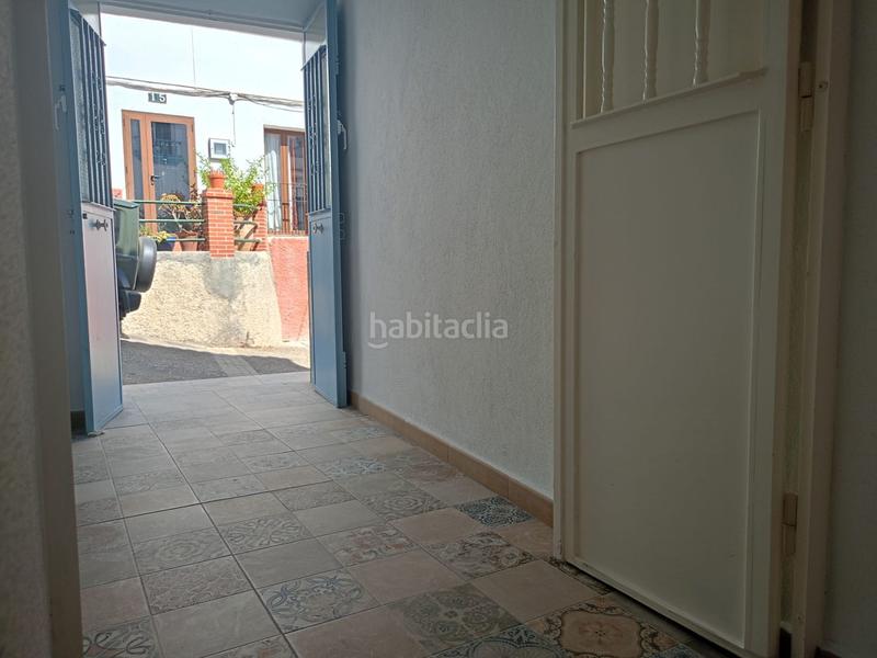 Foto 694202ab-afda-4a30-bf39-aefe45f23bc0. Casa adosada encantadora casa reformada 3 dormitorios, terraza y patio andaluz a 5 min del centro en Alozaina