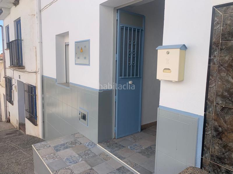 Foto 6e528249-c660-4f03-a9c1-93e1c2d7a612. Casa adosada encantadora casa reformada 3 dormitorios, terraza y patio andaluz a 5 min del centro en Alozaina