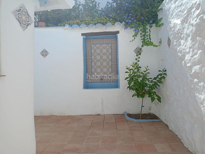 Foto 807f8593-3cba-4d34-ad23-f9adc07b2989. Casa adosada encantadora casa reformada 3 dormitorios, terraza y patio andaluz a 5 min del centro en Alozaina
