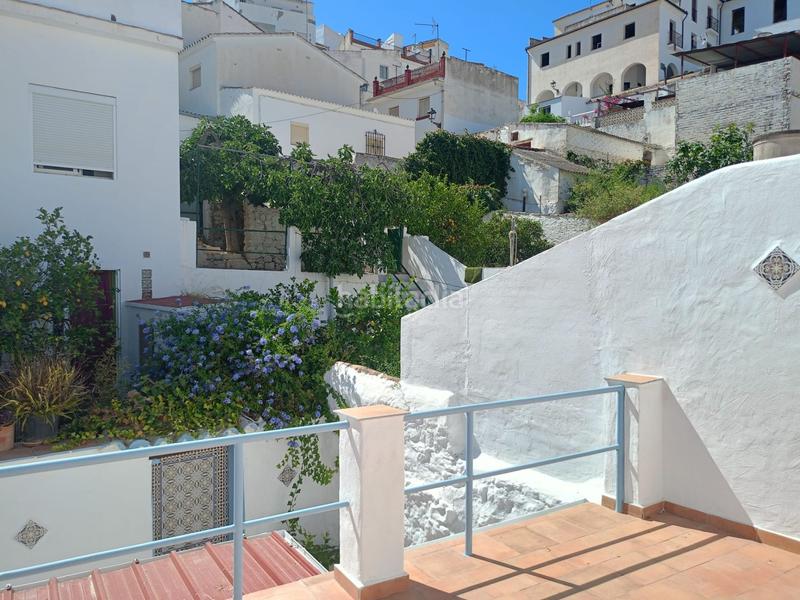 Foto c6906130-2d46-4d91-892b-0c0e30856410. Casa adosada encantadora casa reformada 3 dormitorios, terraza y patio andaluz a 5 min del centro en Alozaina