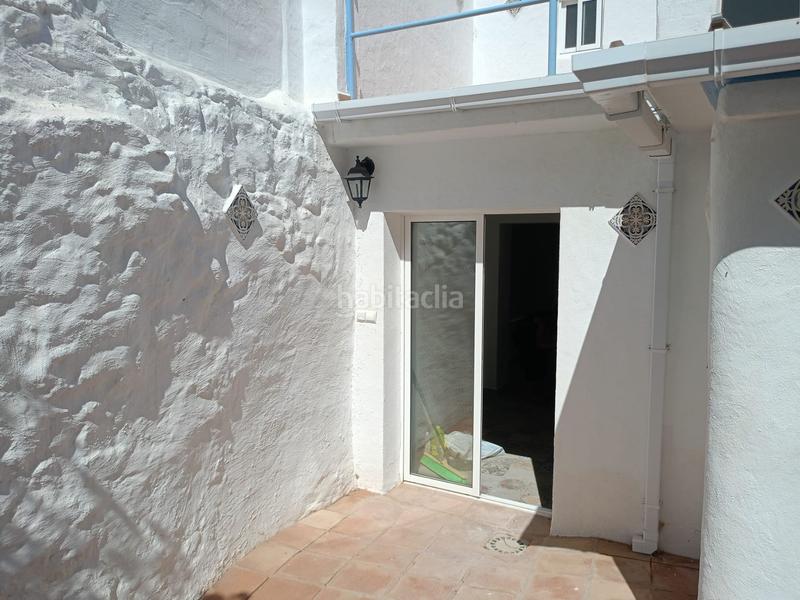 Foto d8df9c3e-41b3-433b-93a6-8d554dcd65a1. Casa adosada encantadora casa reformada 3 dormitorios, terraza y patio andaluz a 5 min del centro en Alozaina