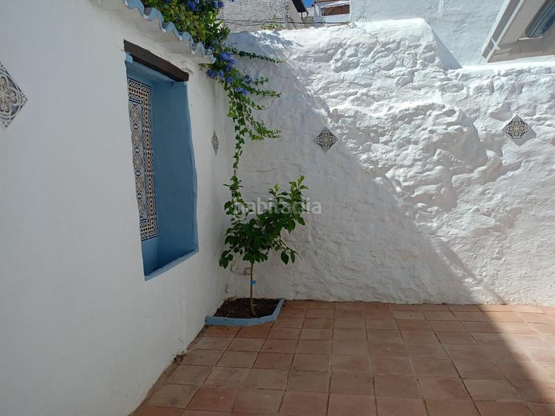 Foto d8f98a6d-eb80-41f5-a28c-54edbefc6183. Casa adosada encantadora casa reformada 3 dormitorios, terraza y patio andaluz a 5 min del centro en Alozaina