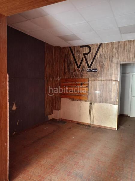 Foto 4d6f7a6a-6a2d-4710-a762-c19ee5300988. Local comercial zona el corte inglés! local comercial con posibilidad de cambio a vivienda en calle mármoles centro !! en Málaga