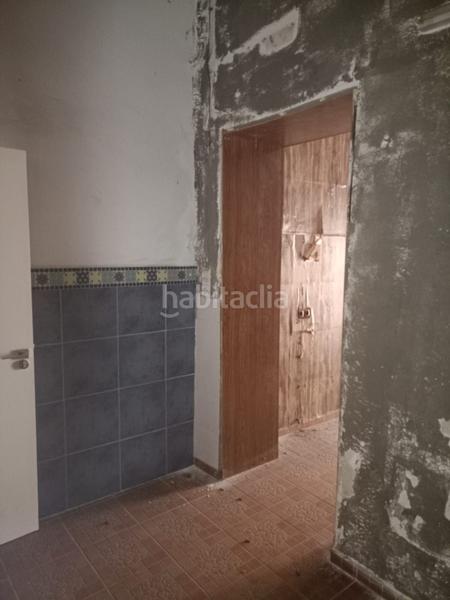 Foto c7df7914-310b-422f-bf27-3e7ba28a72ac. Local comercial zona el corte inglés! local comercial con posibilidad de cambio a vivienda en calle mármoles centro !! en Málaga
