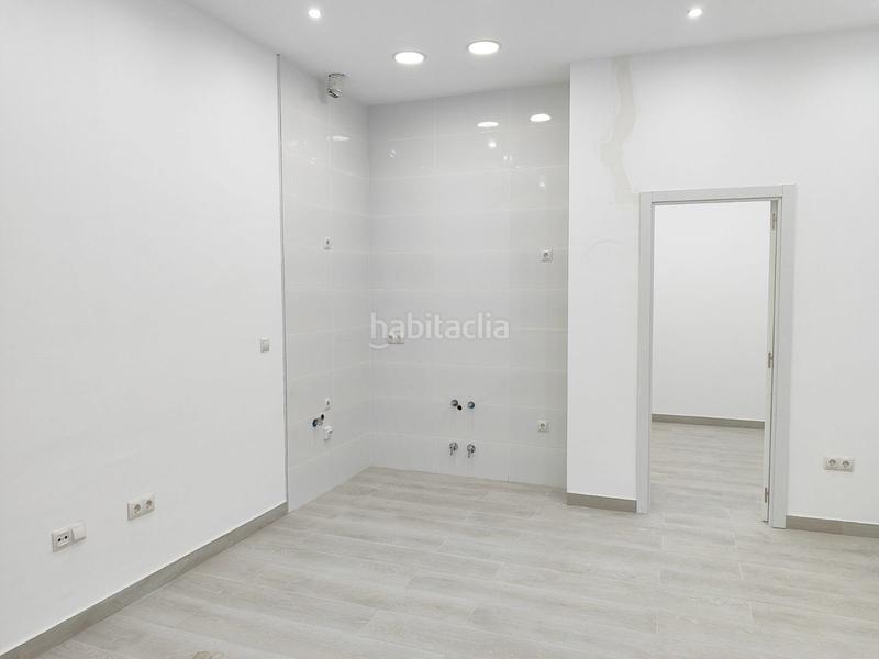 Foto 86845f41-4827-412c-a21a-e55d7682735a. Local comercial oportunidad! local comercial con 1 habitación,1 baño. ideal para negocios tipo clínicas, peluquerías, oficinas, etc. en Fuengirola