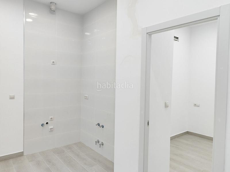 Foto 8f26400b-da47-4e21-9dcd-ecd4572a6b33. Local comercial oportunidad! local comercial con 1 habitación,1 baño. ideal para negocios tipo clínicas, peluquerías, oficinas, etc. en Fuengirola