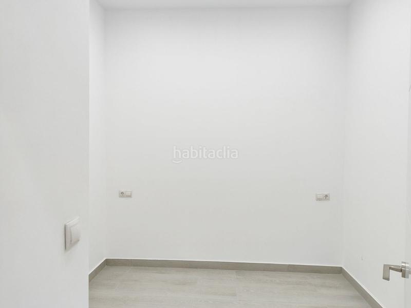 Foto b83dfde5-2469-422e-9dbb-ce26ec50677b. Local comercial oportunidad! local comercial con 1 habitación,1 baño. ideal para negocios tipo clínicas, peluquerías, oficinas, etc. en Fuengirola