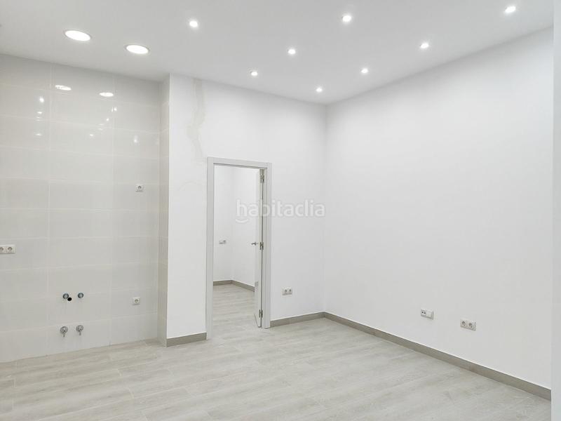 Foto da30b44d-706e-4691-a8dd-1b4608eb8714. Local comercial oportunidad! local comercial con 1 habitación,1 baño. ideal para negocios tipo clínicas, peluquerías, oficinas, etc. en Fuengirola