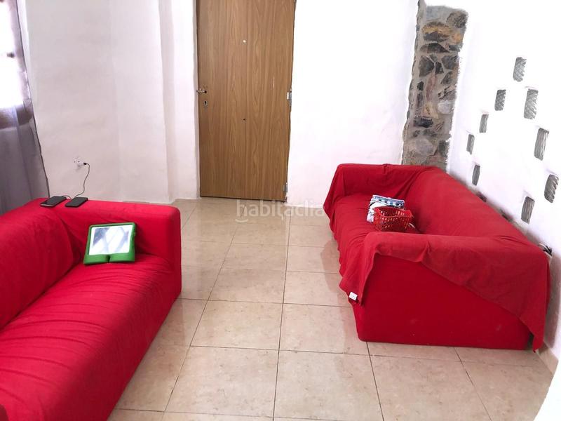 Foto d01d4825-ff81-45a2-8410-3c5ddf761448. Piso  para reformar con 3 dormitorios, patio y doble acceso en Alozaina